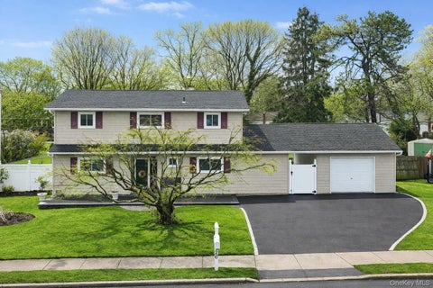 Photo of 26 Stevenson Place, Deer Park, NY 11729 (MLS # 1060318)