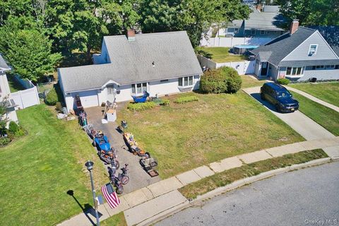 34 Ripple Lane Levittown NY 11756