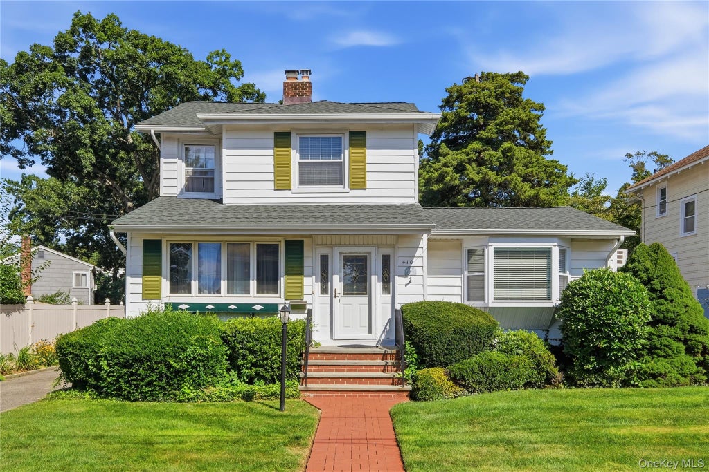 Photo of 410 Clinton Street, Bellmore, NY 11710 (MLS # 1047596)