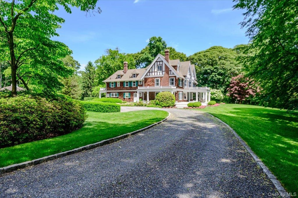 Photo of 563 Asharoken Avenue, Northport, NY 11768 (MLS # 1010249)