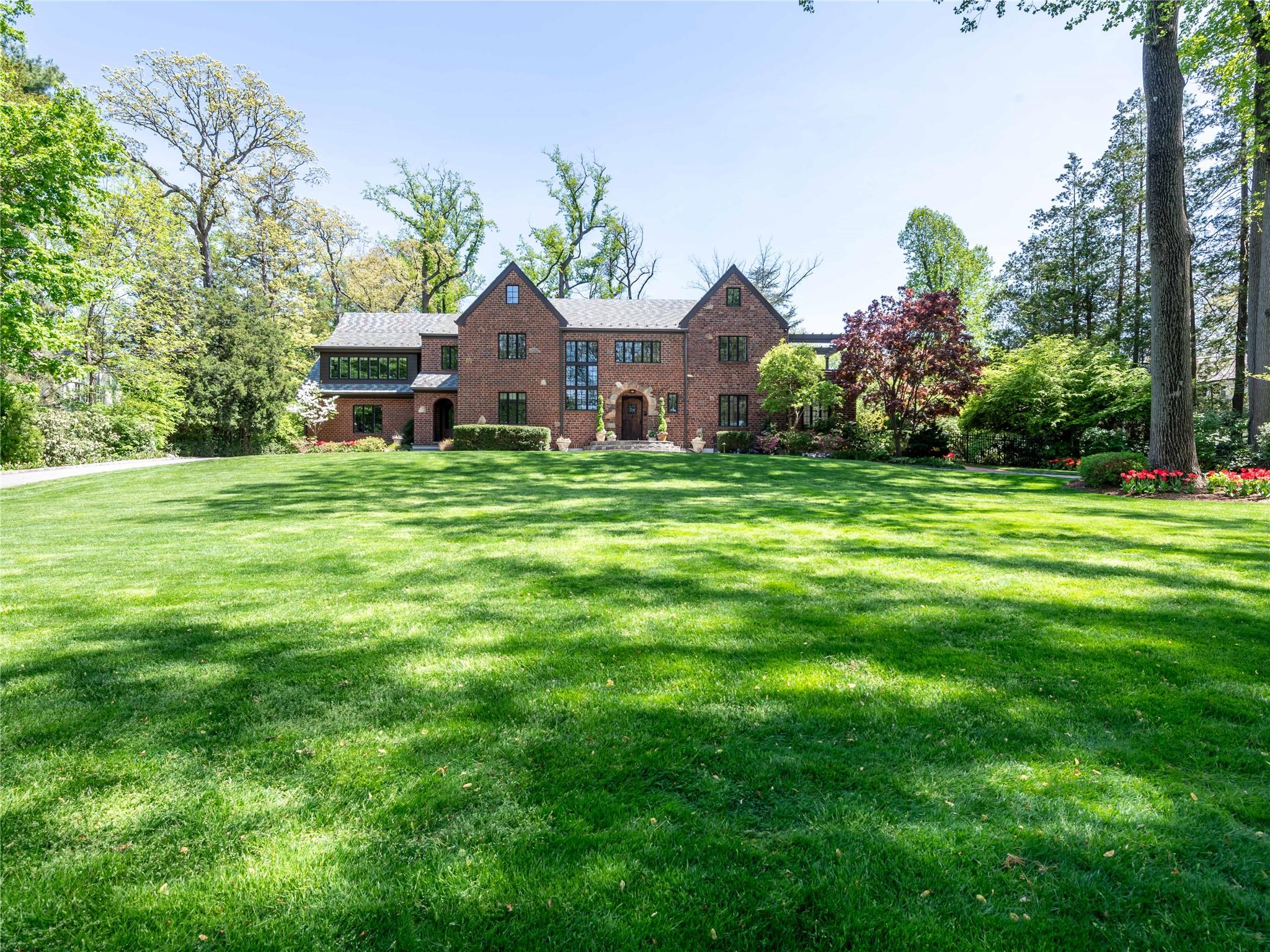 510 Manhasset Woods Road