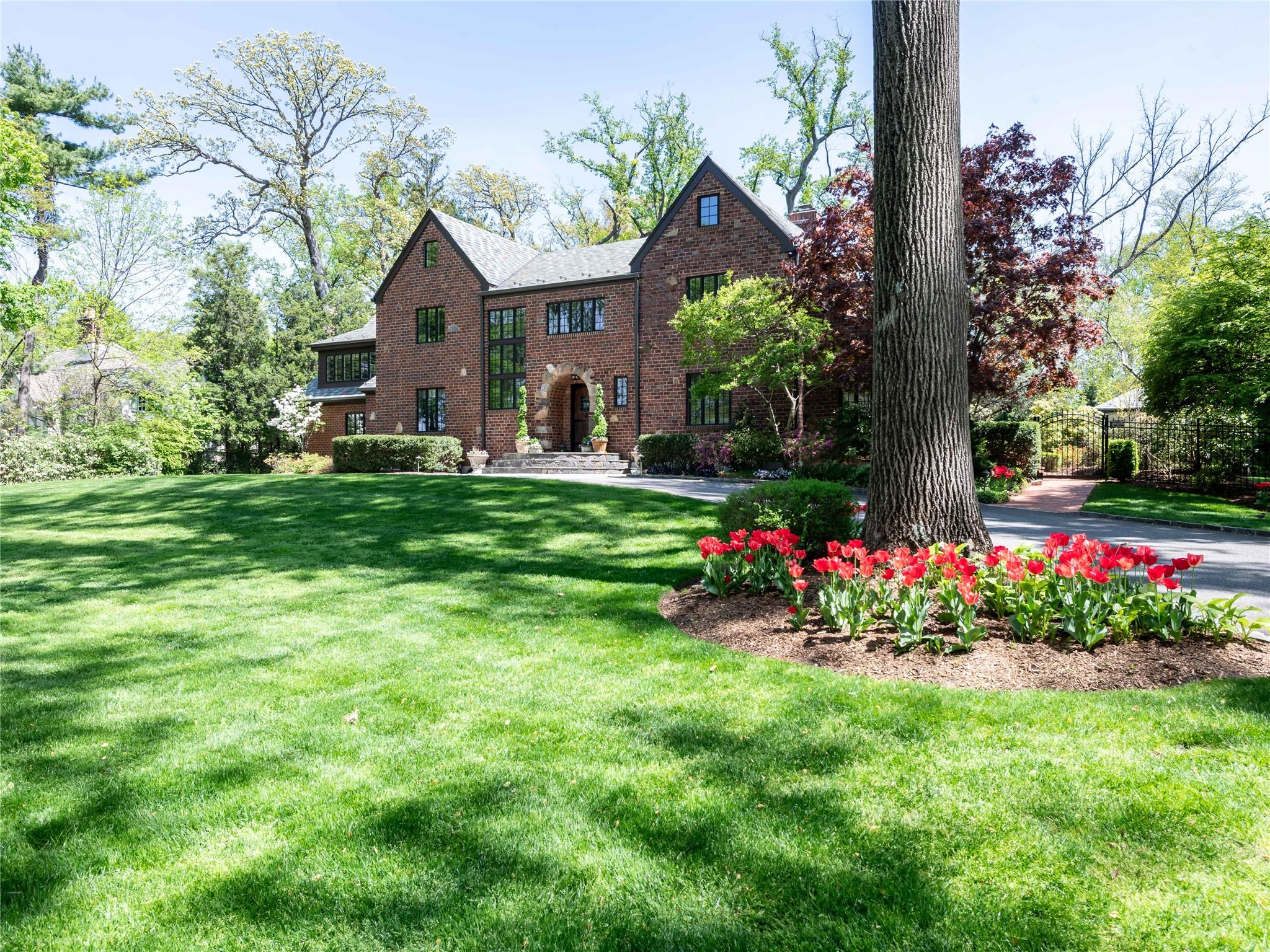 510 Manhasset Woods Road