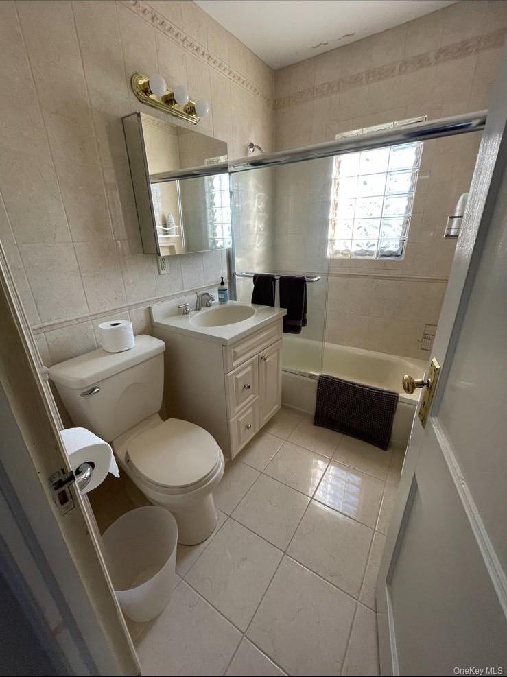 Atlantic Beach, New York 11509, United States, 4 Bedrooms Bedrooms, ,2 BathroomsBathrooms,Residential,Active,220753