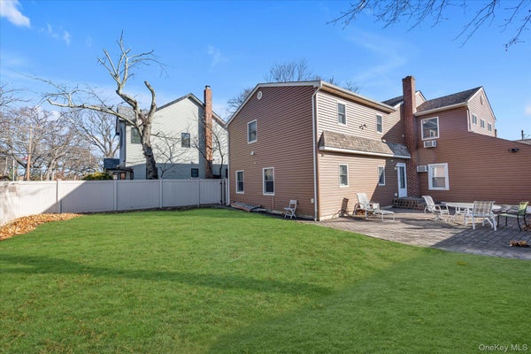 303 OAK ST, SOUTH HEMPSTEAD, NY 11550 - Image 4dafe47ef5ea2e76f517b3601bf5f75b/1170591868