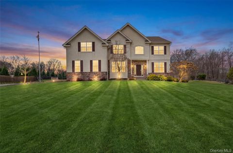 Homes For Sale - 75 Luthien Forest Road<br/> Rock Tavern, NY 12575