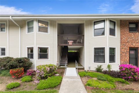 Condo For Sale - 23 Dorset Court #F<br/> Yorktown Heights, NY 10598