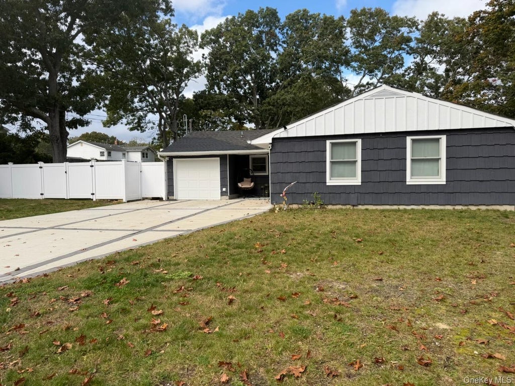 Photo of 9 Hill Street, Ronkonkoma, NY 11779 (MLS # 1061830)