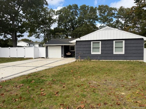 Photo of 9 Hill Street, Ronkonkoma, NY 11779 (MLS # 1061830)