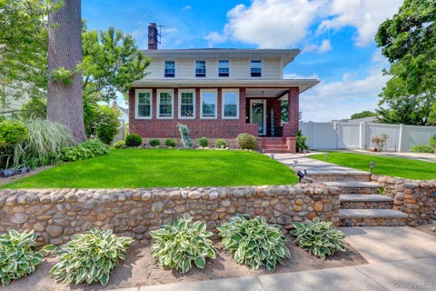Homes For Sale - 147 Locust Avenue<br/> Suffolk County, Babylon, NY 11702