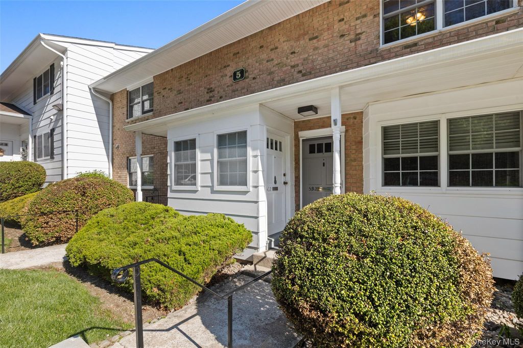Photo of 1840 Crompond RD #5C2, Peekskill, NY 10566 (MLS # 994958)