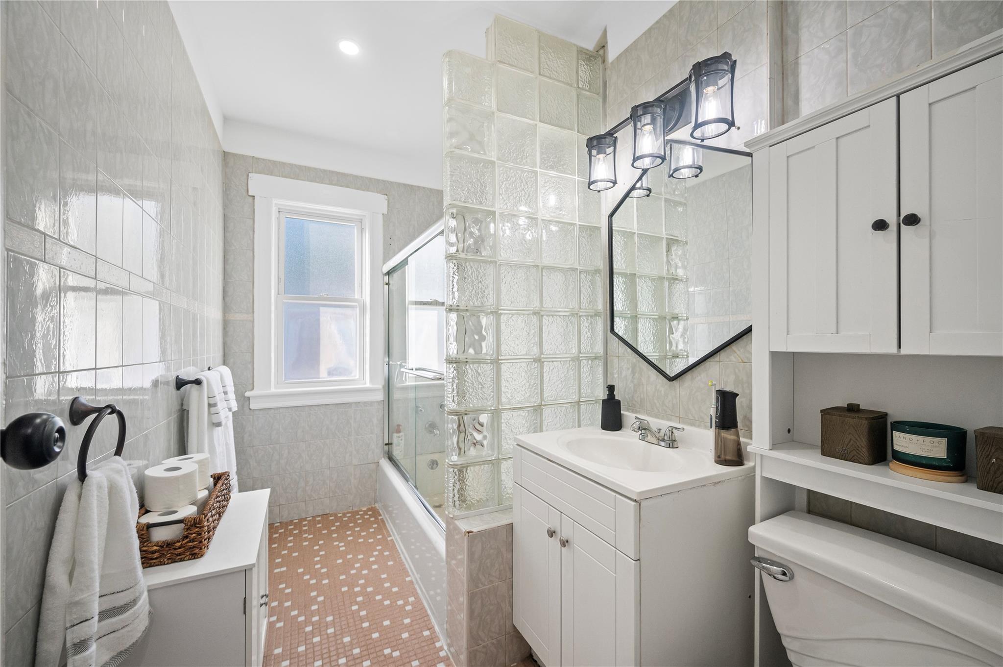 102-13 85th Avenue, Richmond Hill, New York image 22