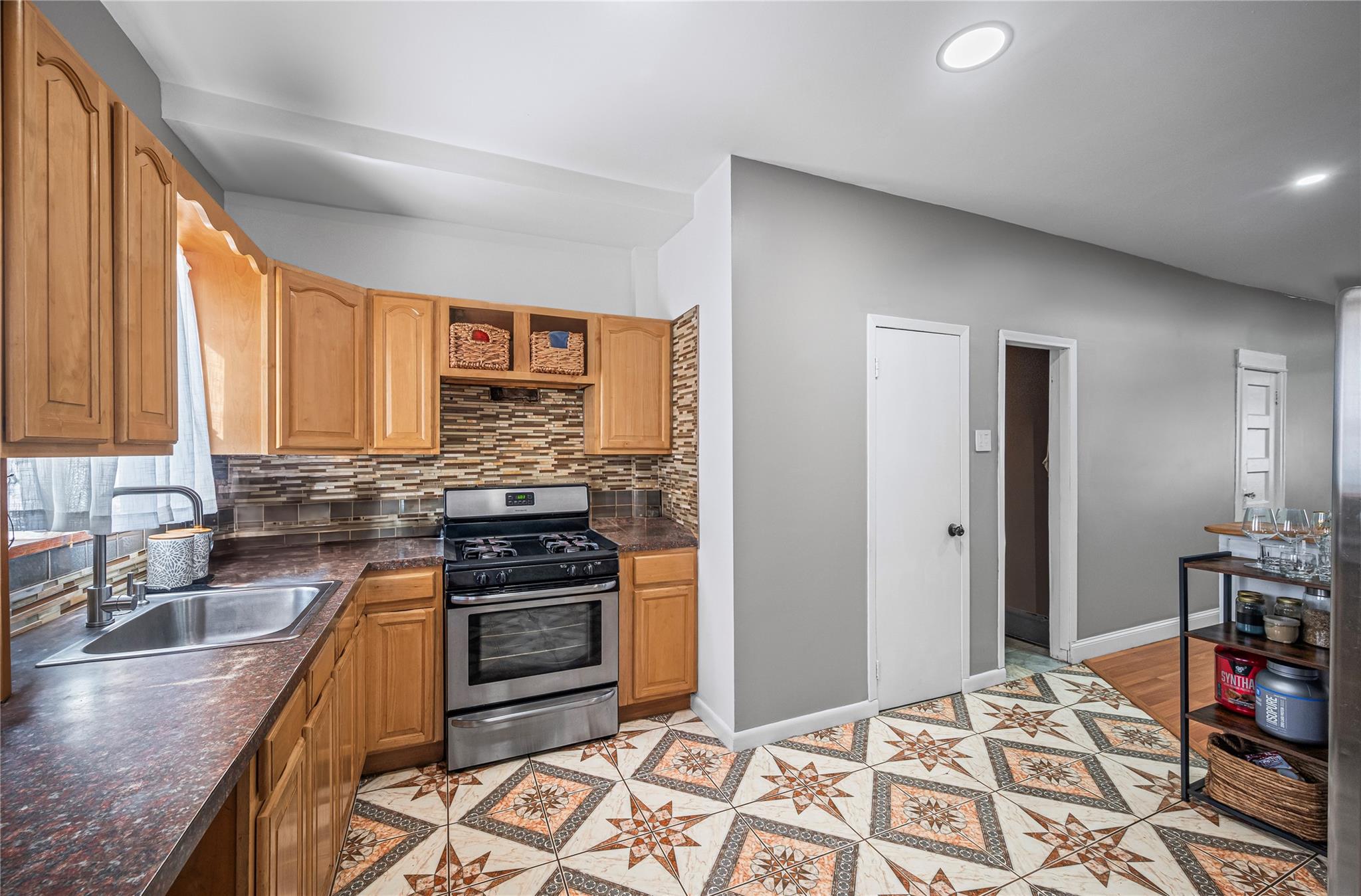 102-13 85th Avenue, Richmond Hill, New York image 13
