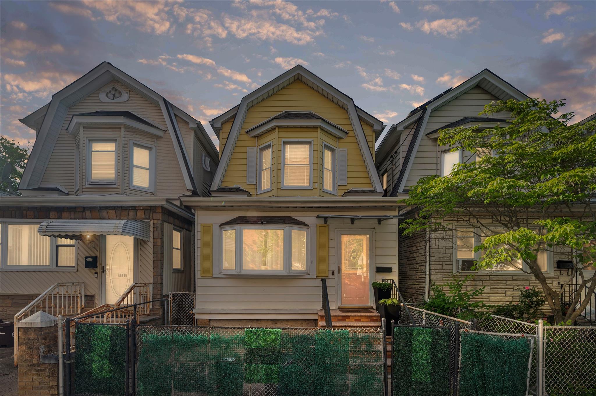 Property for Sale at 85th Avenue, Richmond Hill, Queens, NY - Bedrooms: 4 
Bathrooms: 3 
Rooms: 11  - $698,999