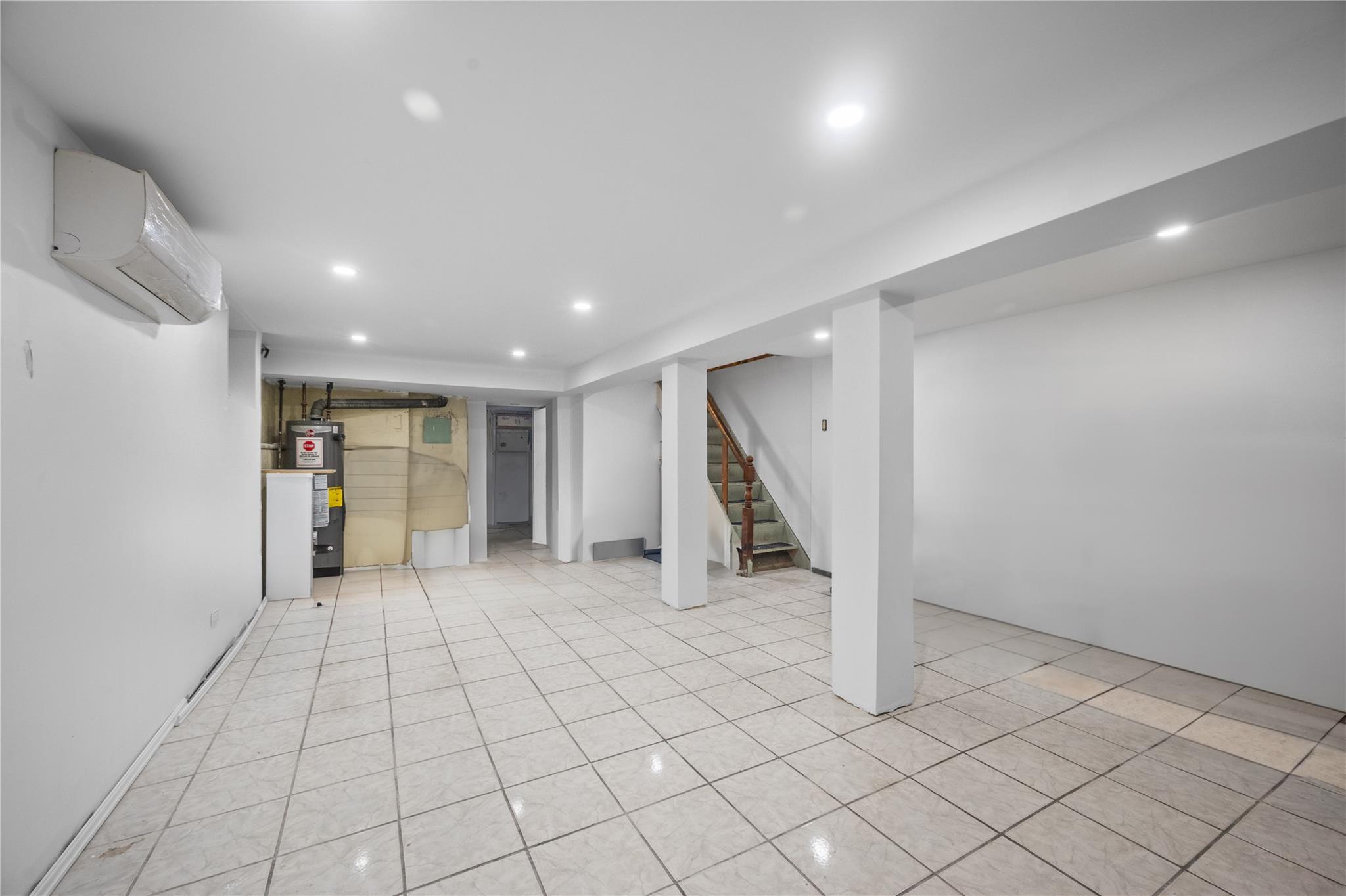 102-13 85th Avenue, Richmond Hill, New York image 24