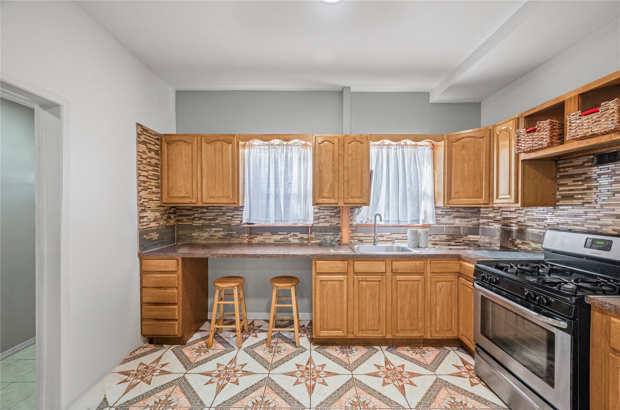 102-13 85th Avenue, Richmond Hill, New York image 11