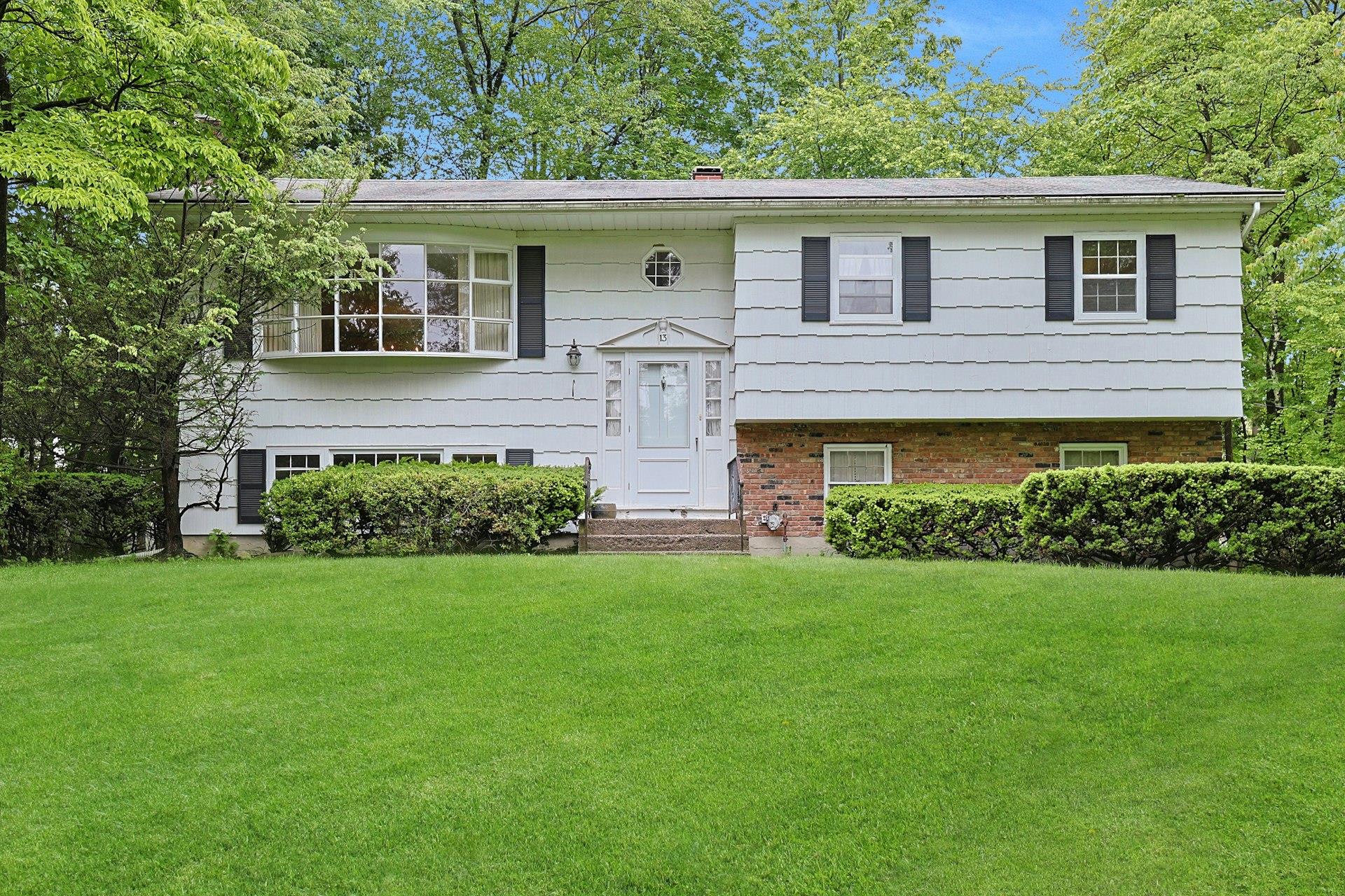 13 Old Brick Road, New City, New York image 1