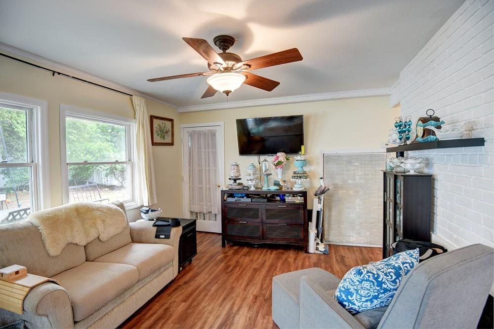 21 Potter Lane, Levittown, New York image 5