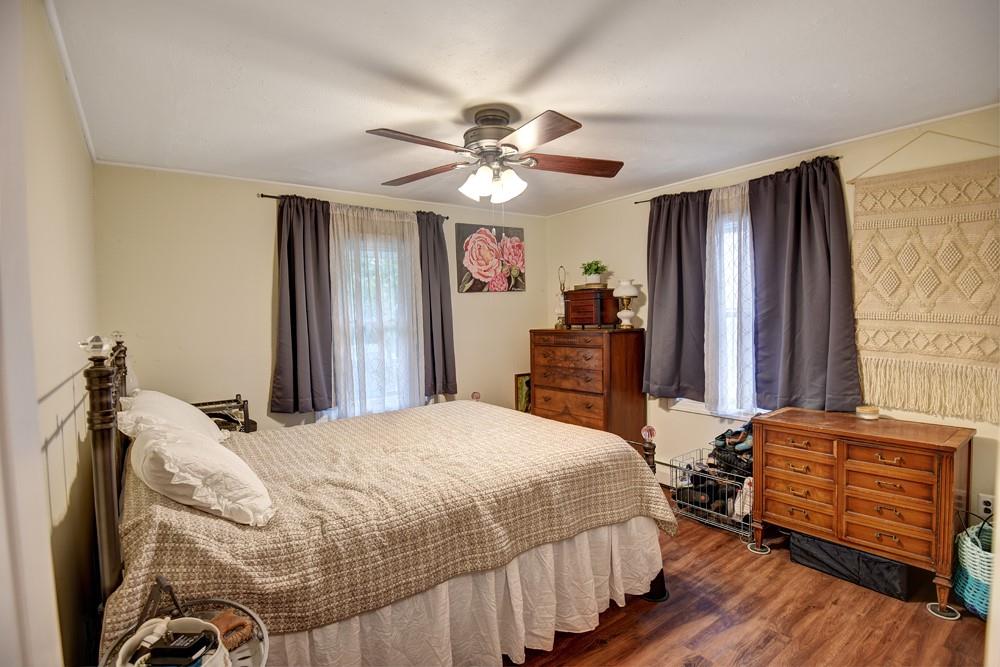 21 Potter Lane, Levittown, New York image 9