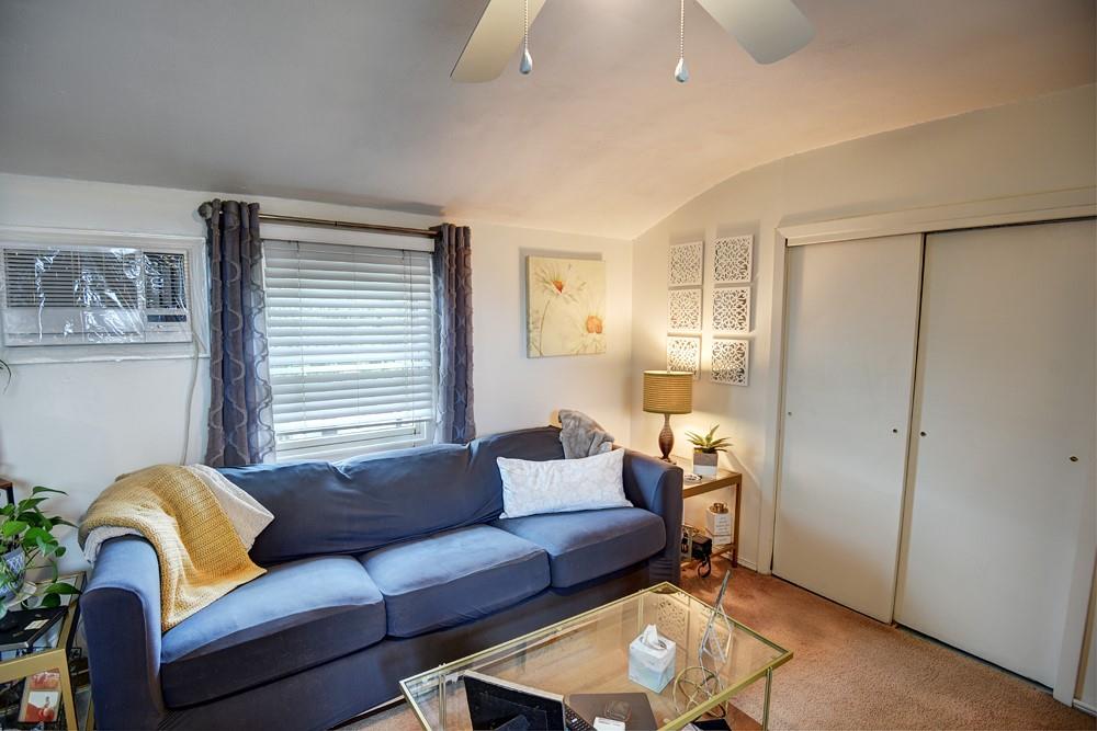 21 Potter Lane, Levittown, New York image 14