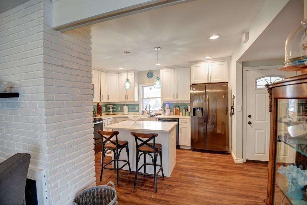 21 Potter Lane, Levittown, New York image 4