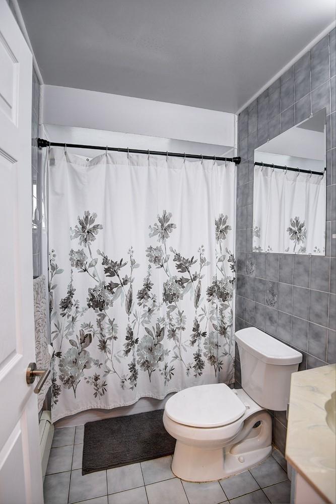 21 Potter Lane, Levittown, New York image 8