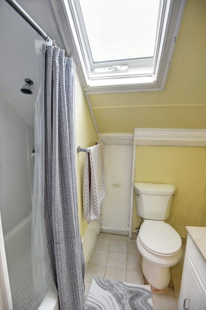 21 Potter Lane, Levittown, New York image 13