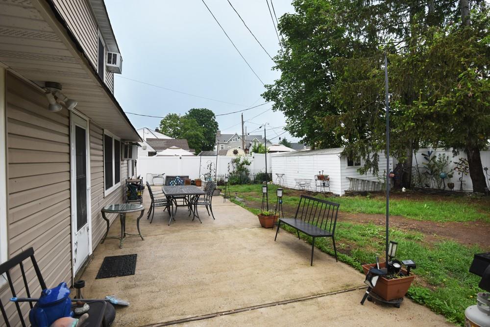 21 Potter Lane, Levittown, New York image 17