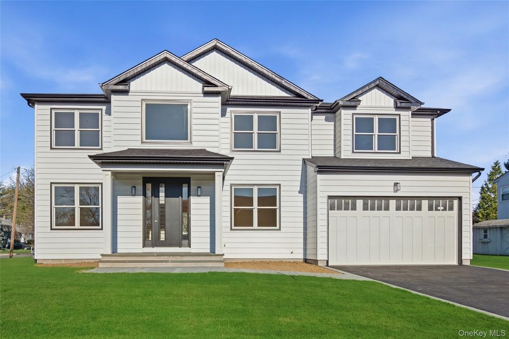 Photo of 16 Otsego Place, Jericho, NY 11753 (MLS # 980134)