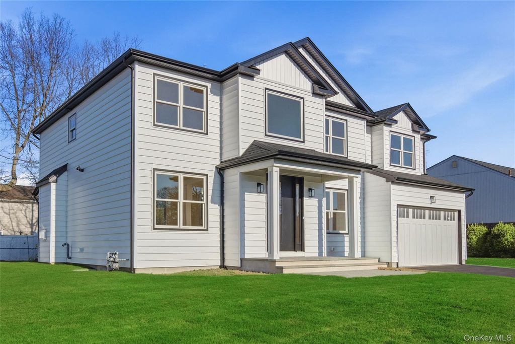 Photo of 16 Otsego Place, Jericho, NY 11753 (MLS # 980134)