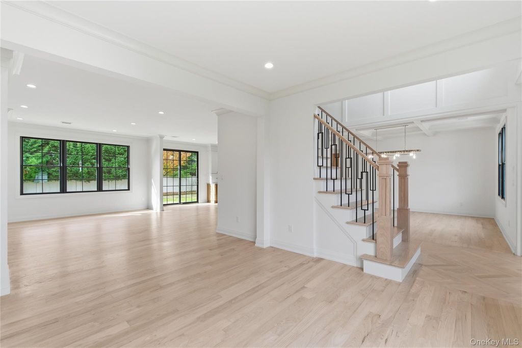 Photo of 16 Otsego Place, Jericho, NY 11753 (MLS # 980134)