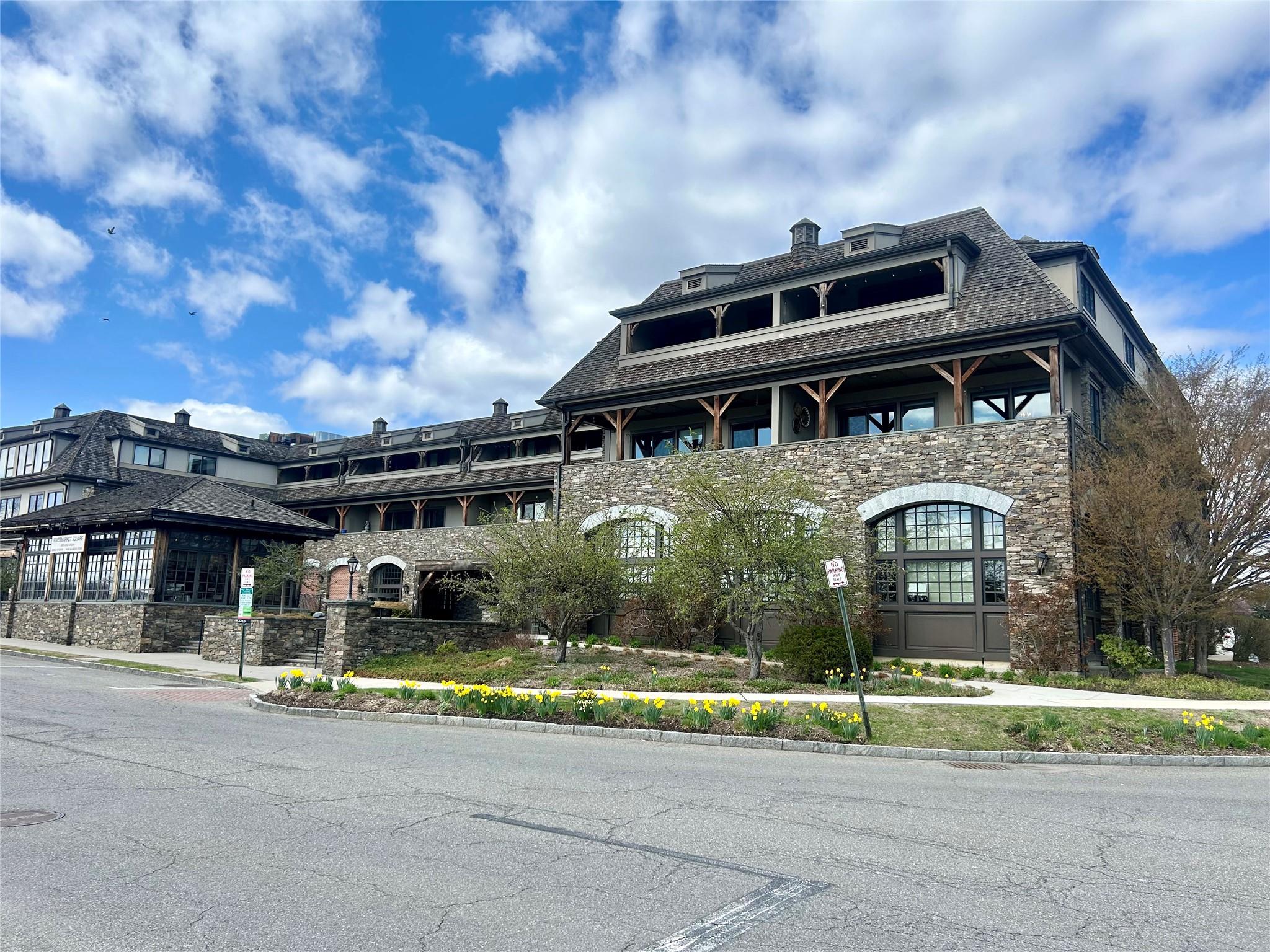 Rental Property at W Main Street 209, Tarrytown, New York - Bedrooms: 2 
Bathrooms: 3 
Rooms: 4  - $5,900 MO.