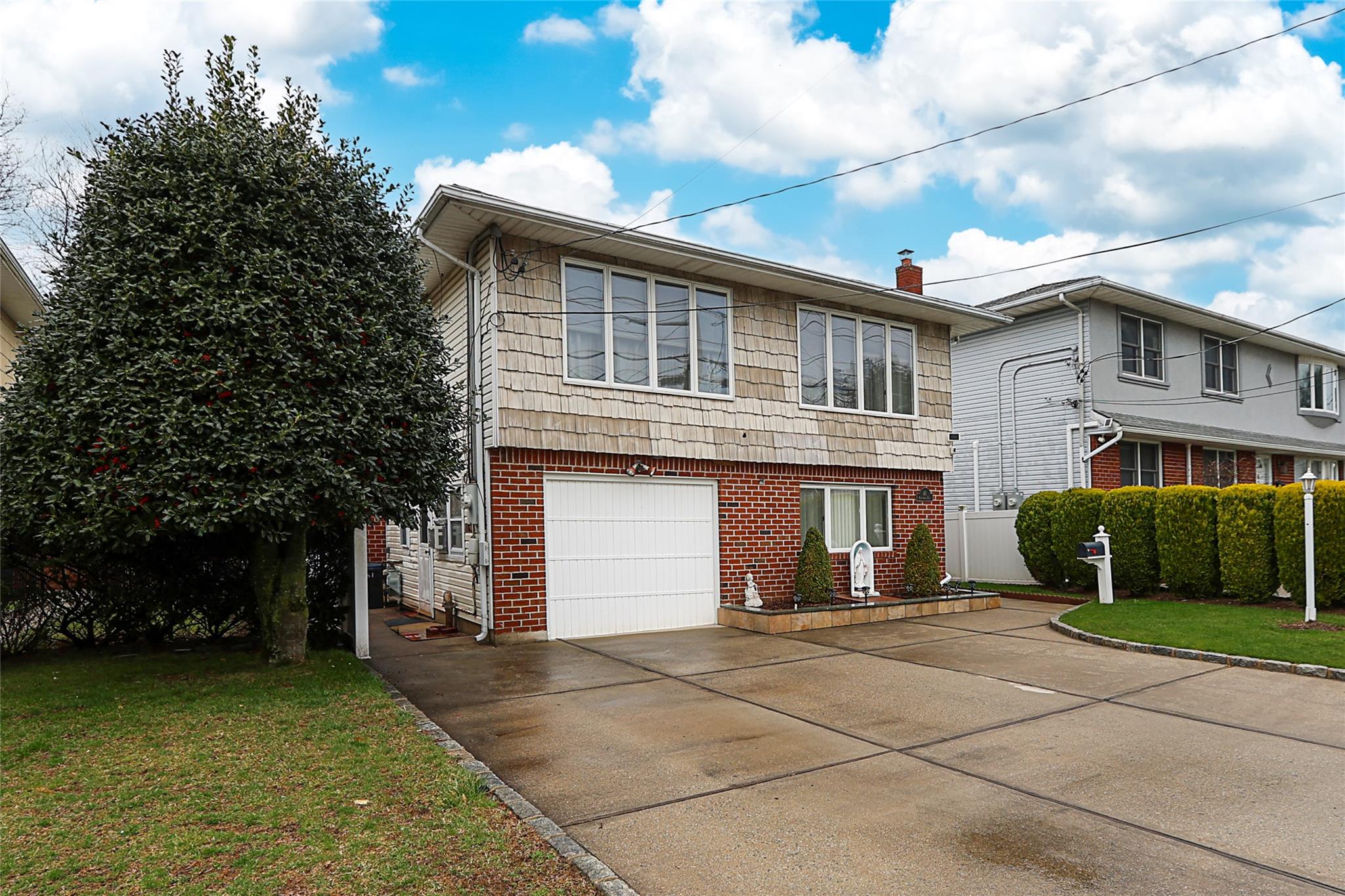 61 Barrymore Boulevard, Franklin Square, New York image 2
