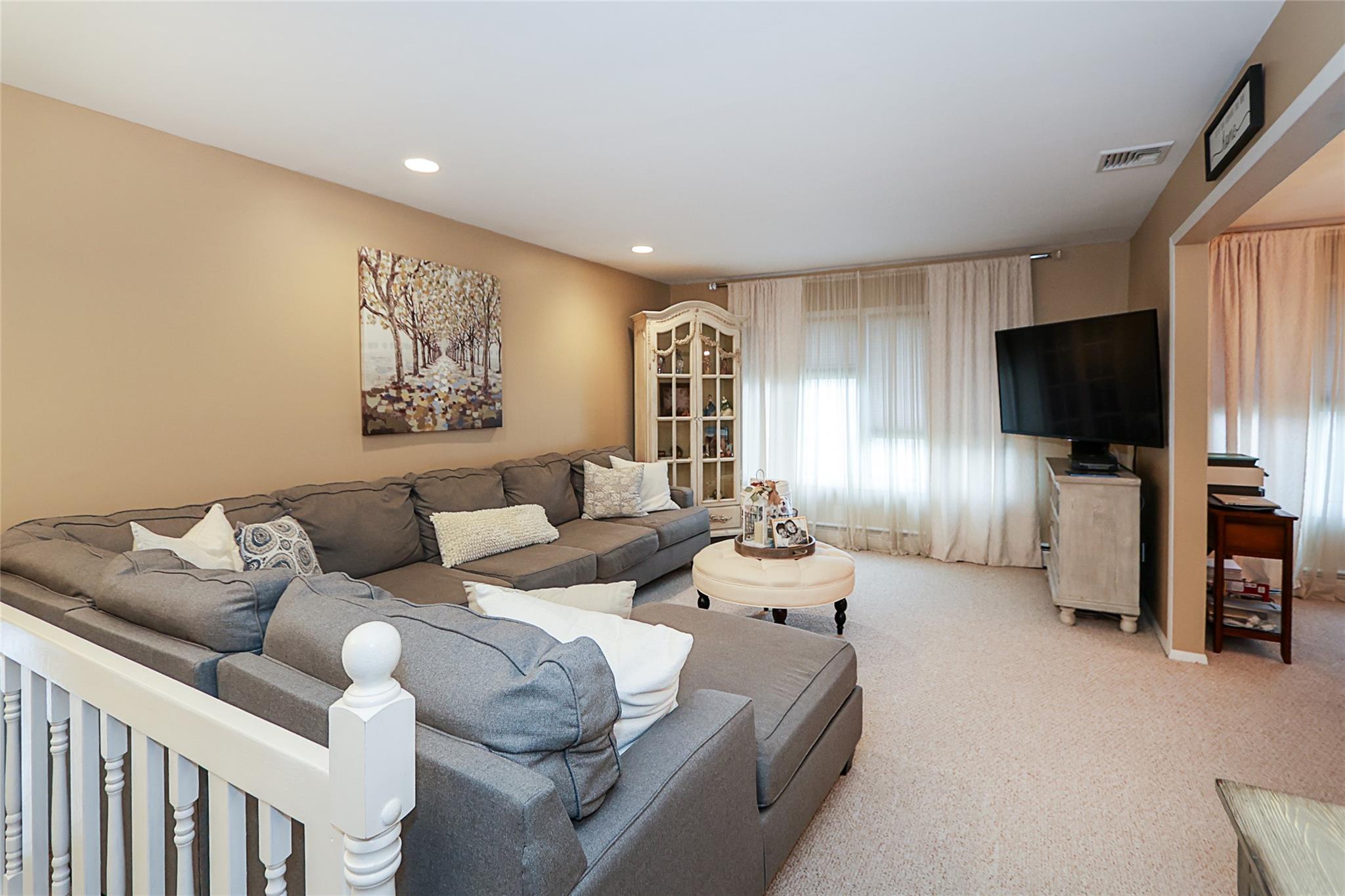 61 Barrymore Boulevard, Franklin Square, New York image 4