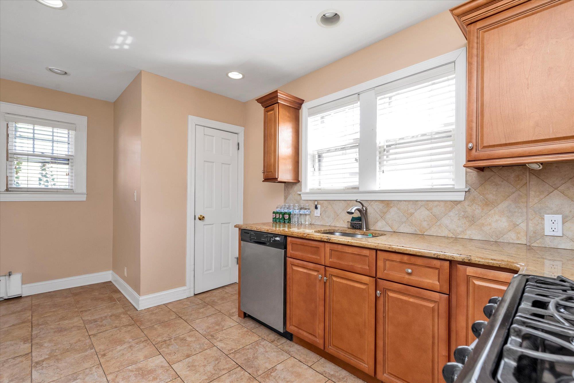 9 May Court, West Hempstead, New York image 10