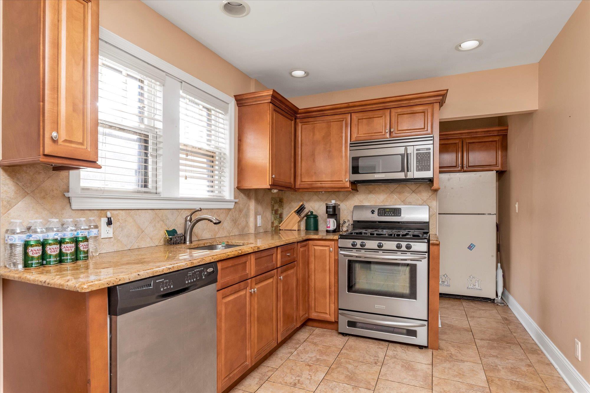 9 May Court, West Hempstead, New York image 9
