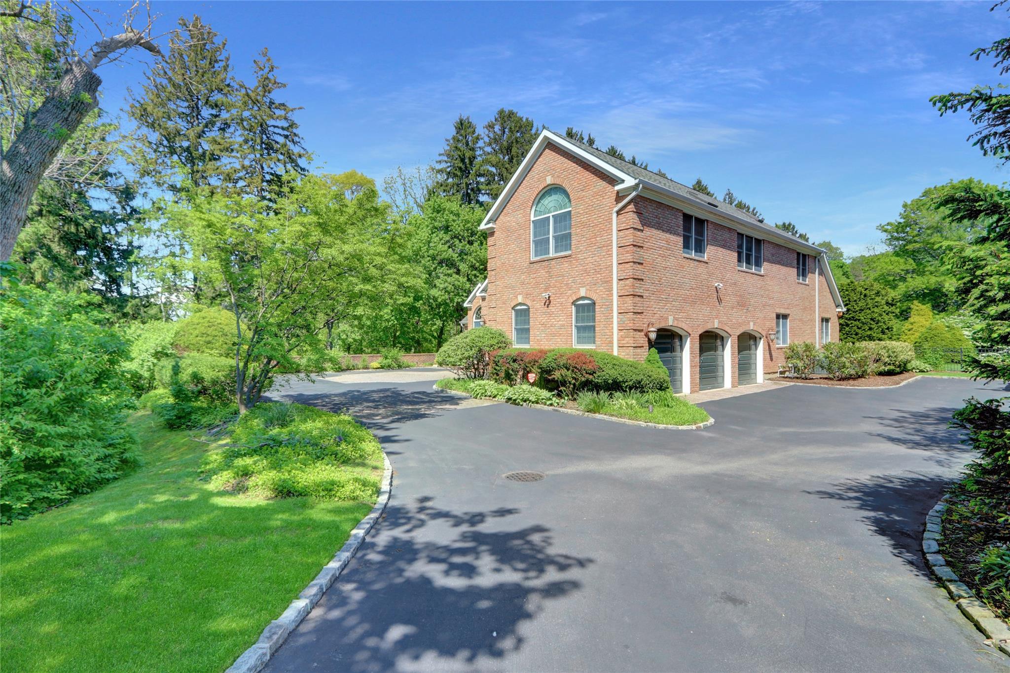 20 Chauncey Place, Woodbury, New York image 2