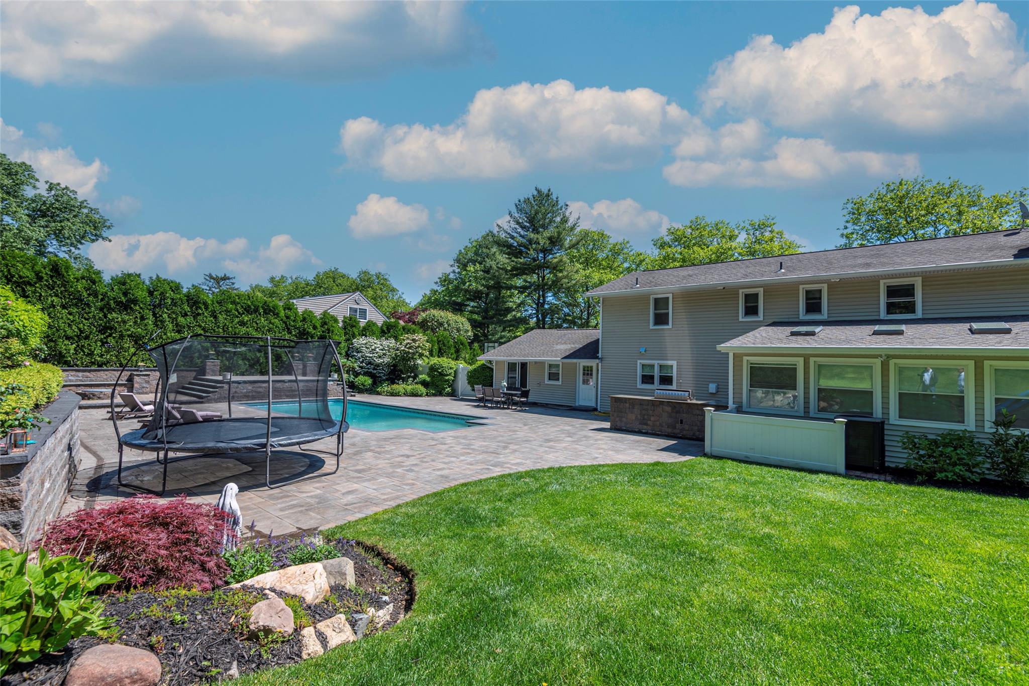 21 Grayon Drive, Dix Hills, New York image 4