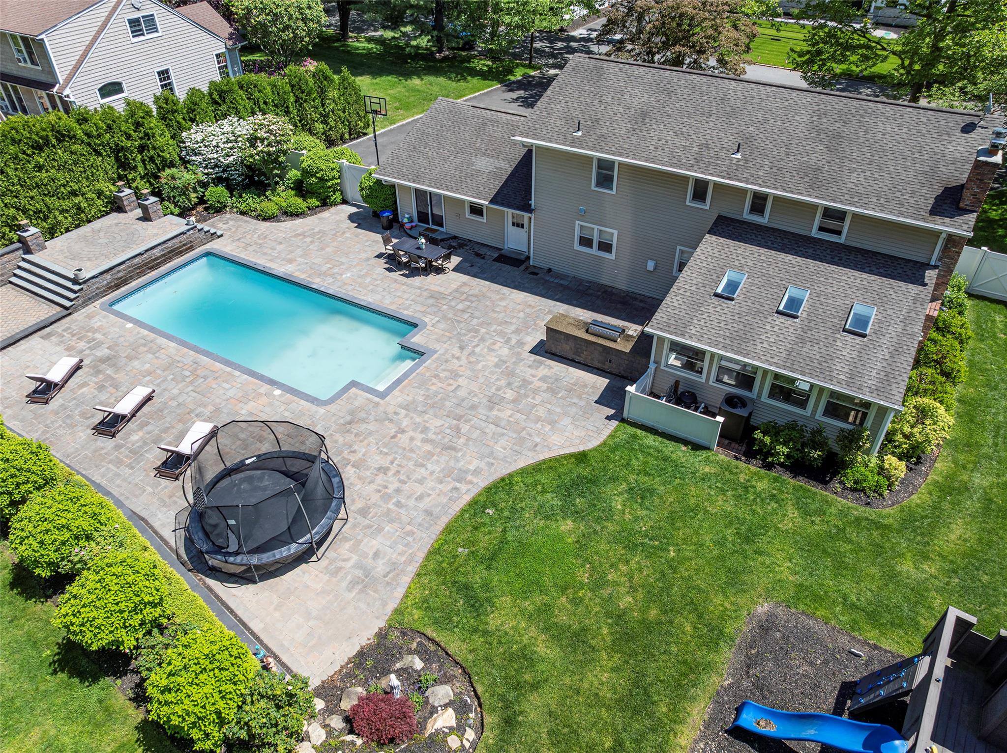 21 Grayon Drive, Dix Hills, New York image 29