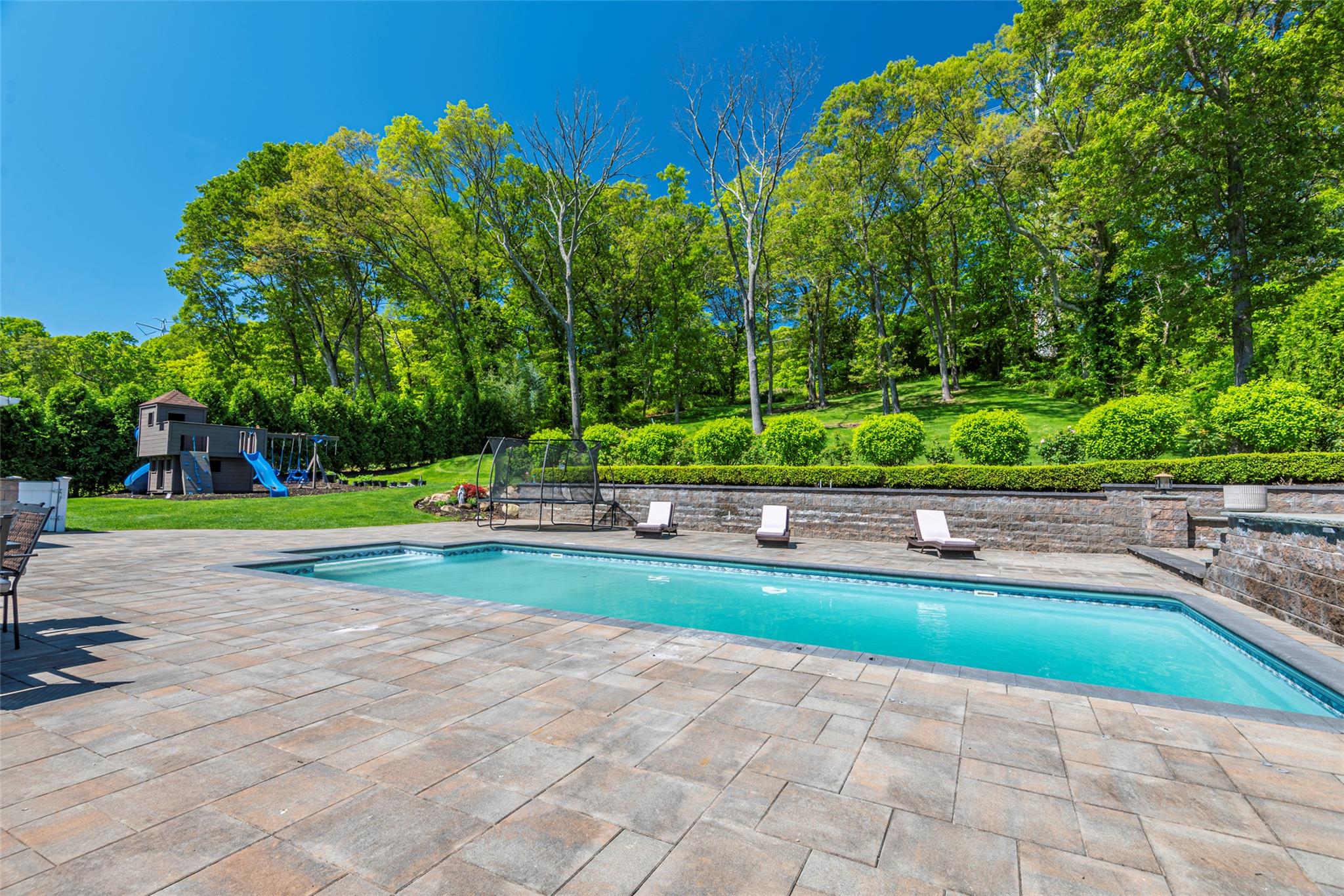 21 Grayon Drive, Dix Hills, New York image 5