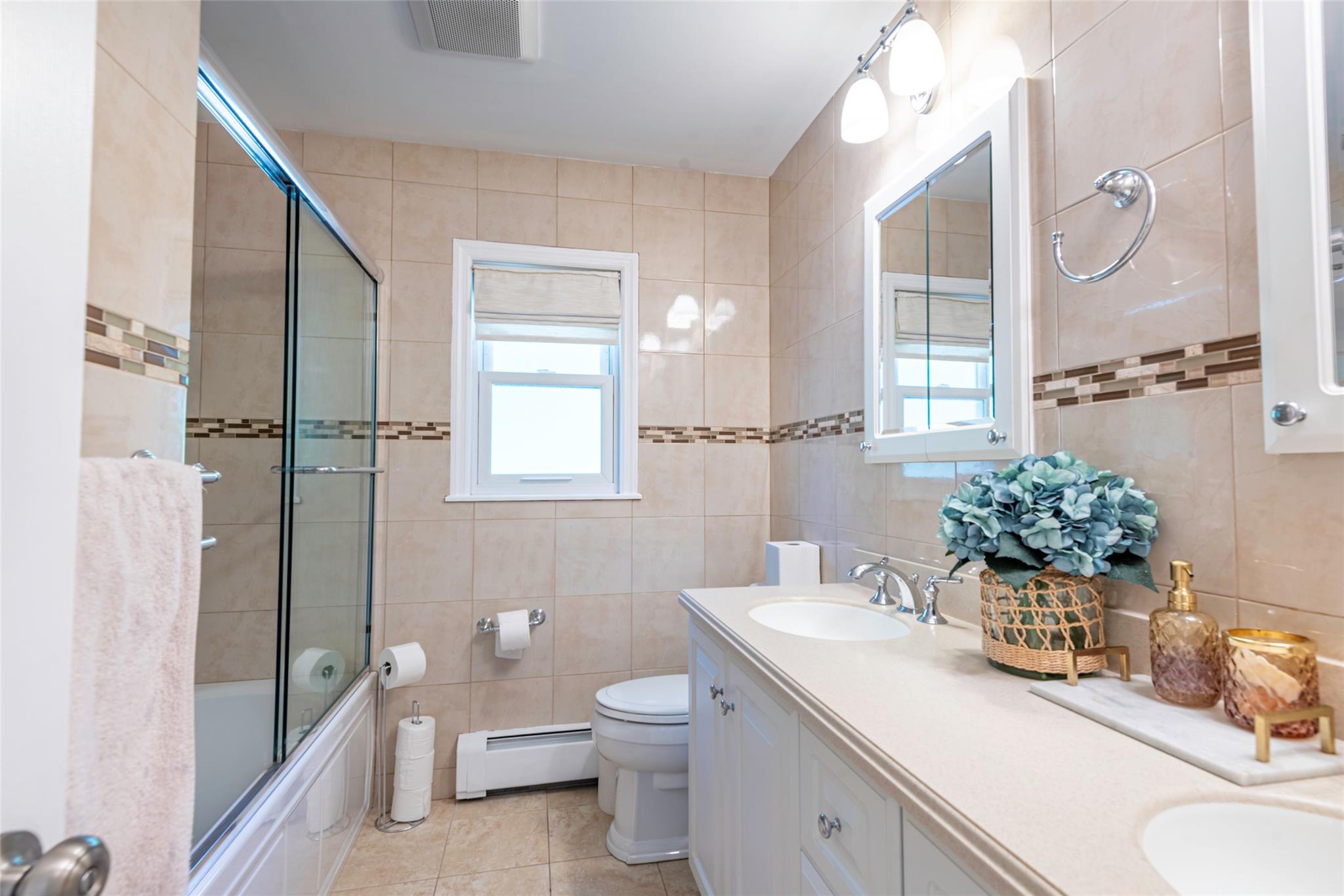 21 Grayon Drive, Dix Hills, New York image 24