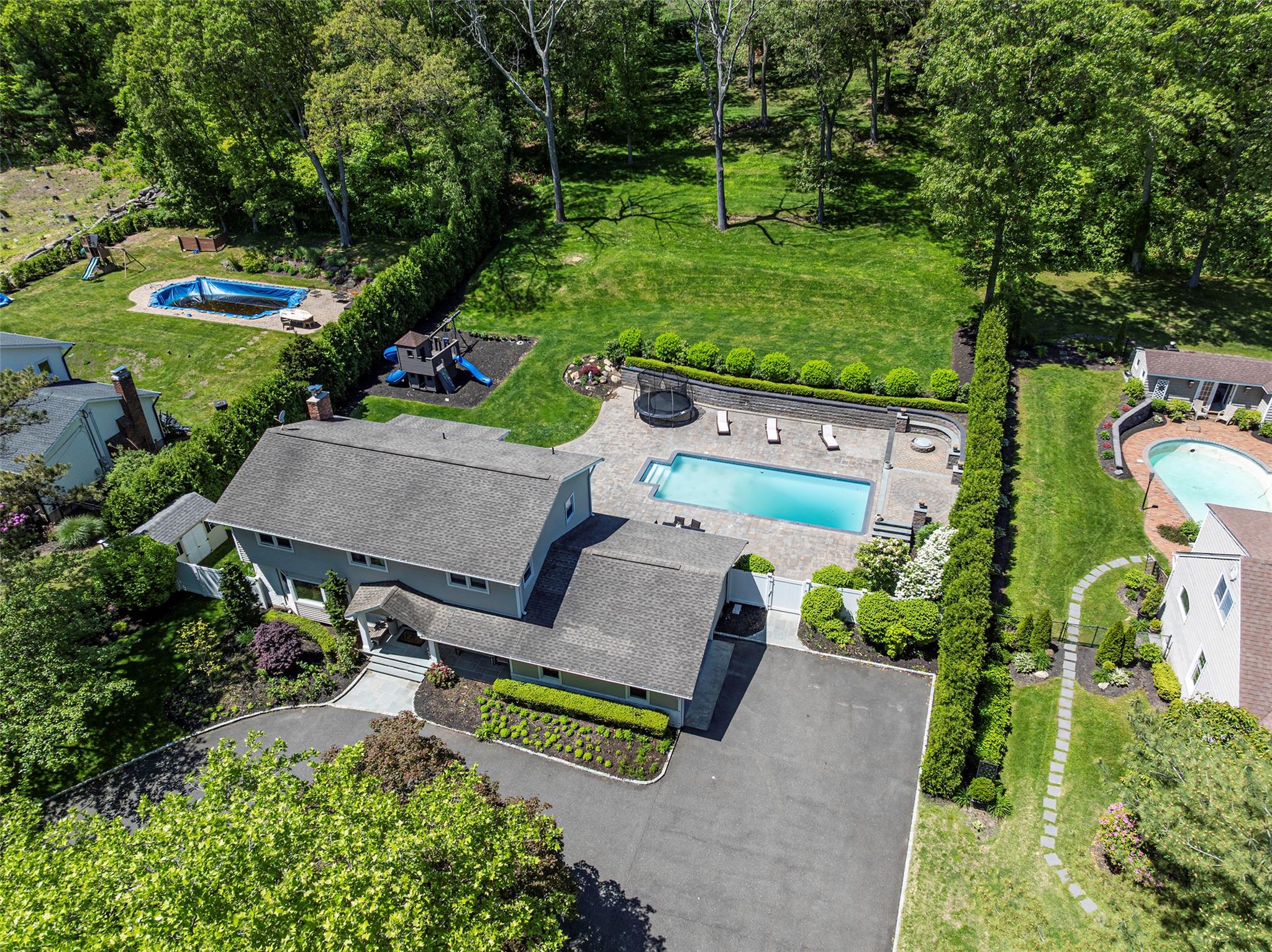 21 Grayon Drive, Dix Hills, New York image 31