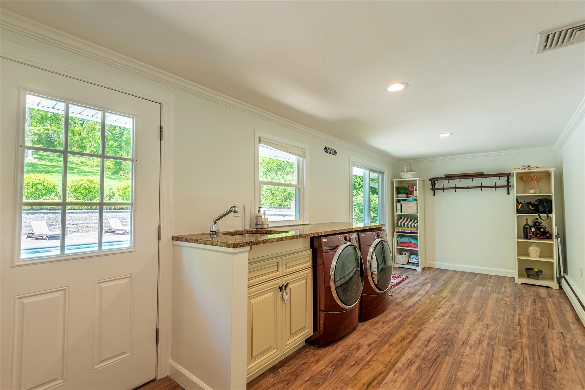 21 Grayon Drive, Dix Hills, New York image 18
