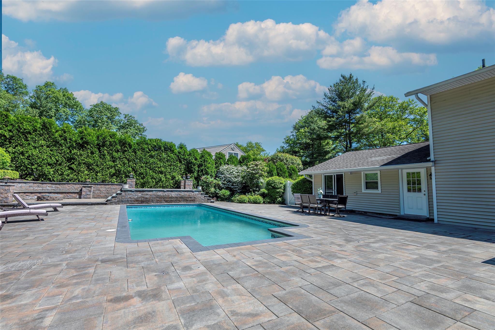 21 Grayon Drive, Dix Hills, New York image 3