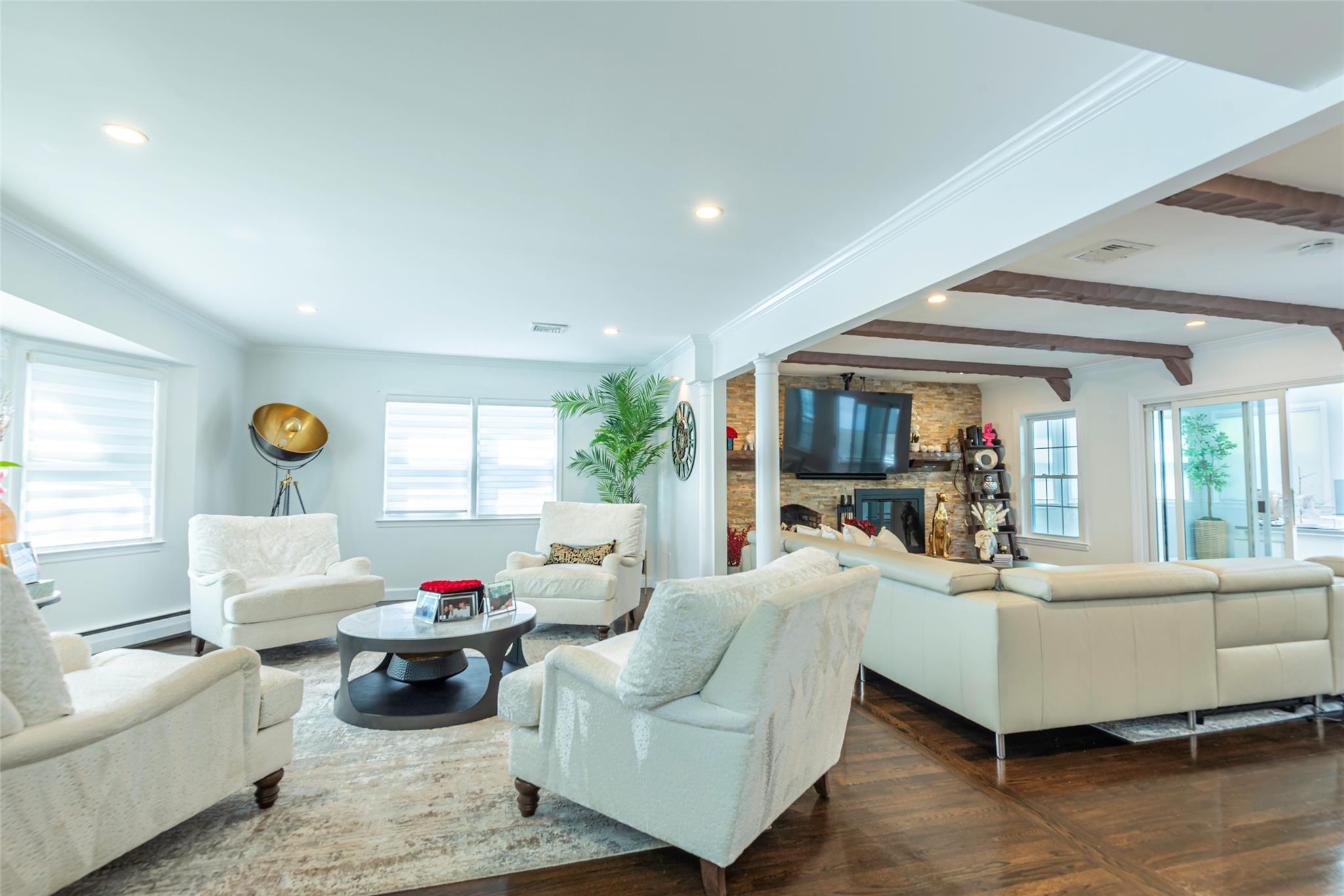 21 Grayon Drive, Dix Hills, New York image 7