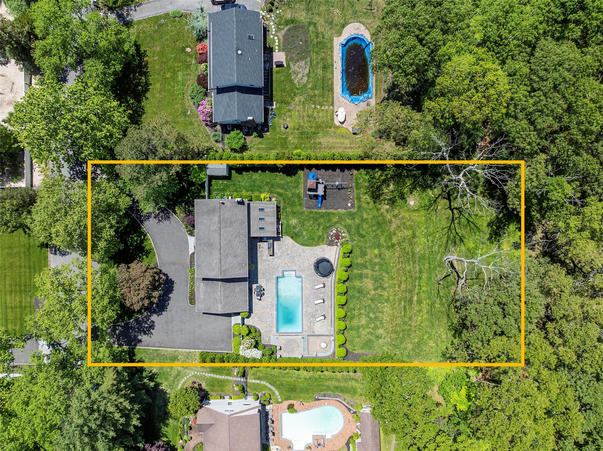 21 Grayon Drive, Dix Hills, New York image 32