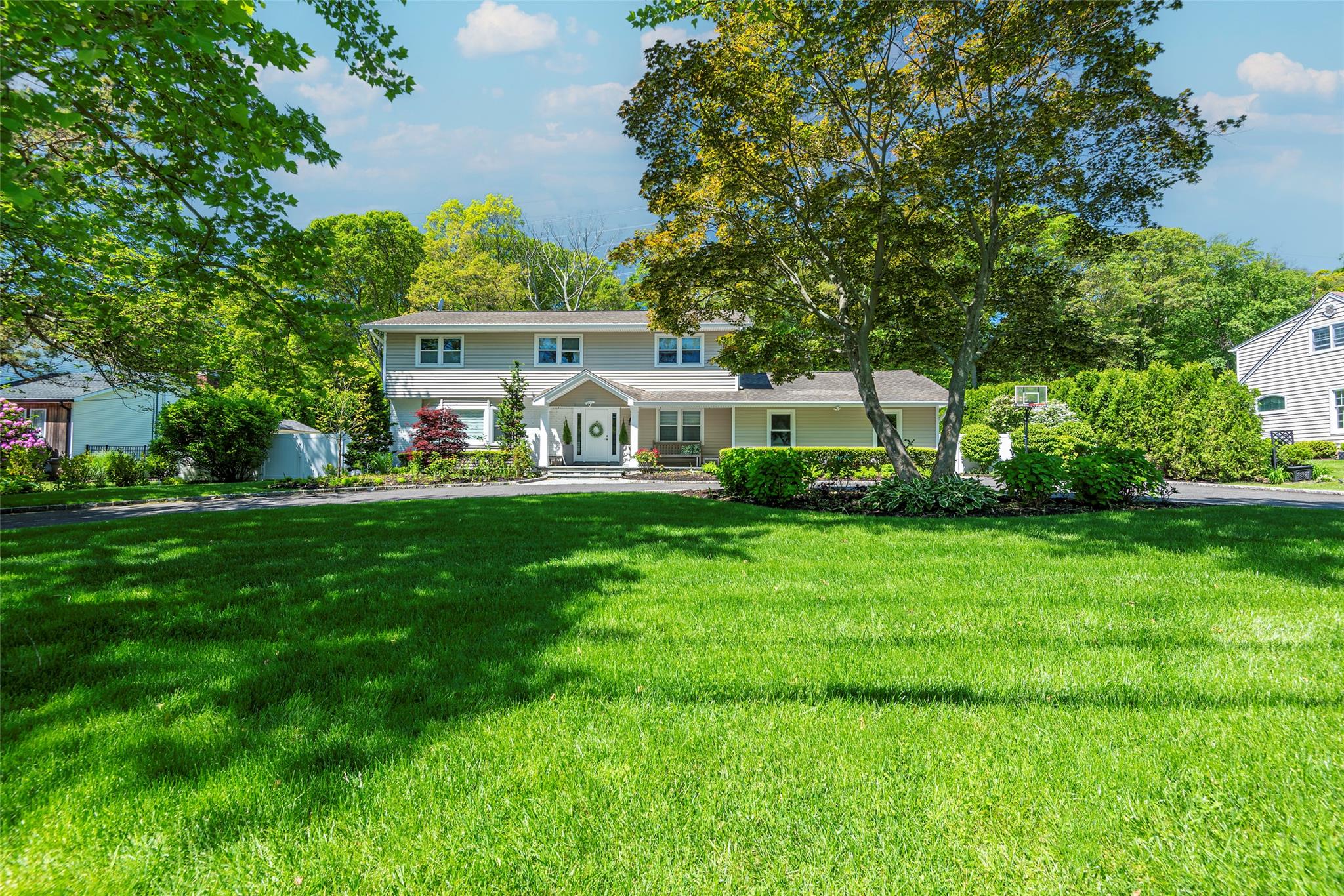 21 Grayon Drive, Dix Hills, New York image 2
