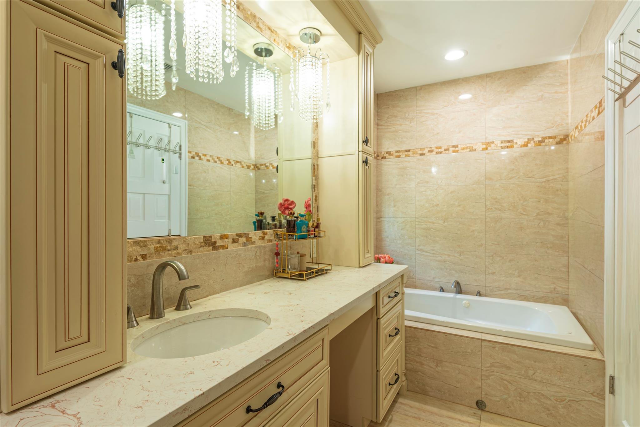 21 Grayon Drive, Dix Hills, New York image 22
