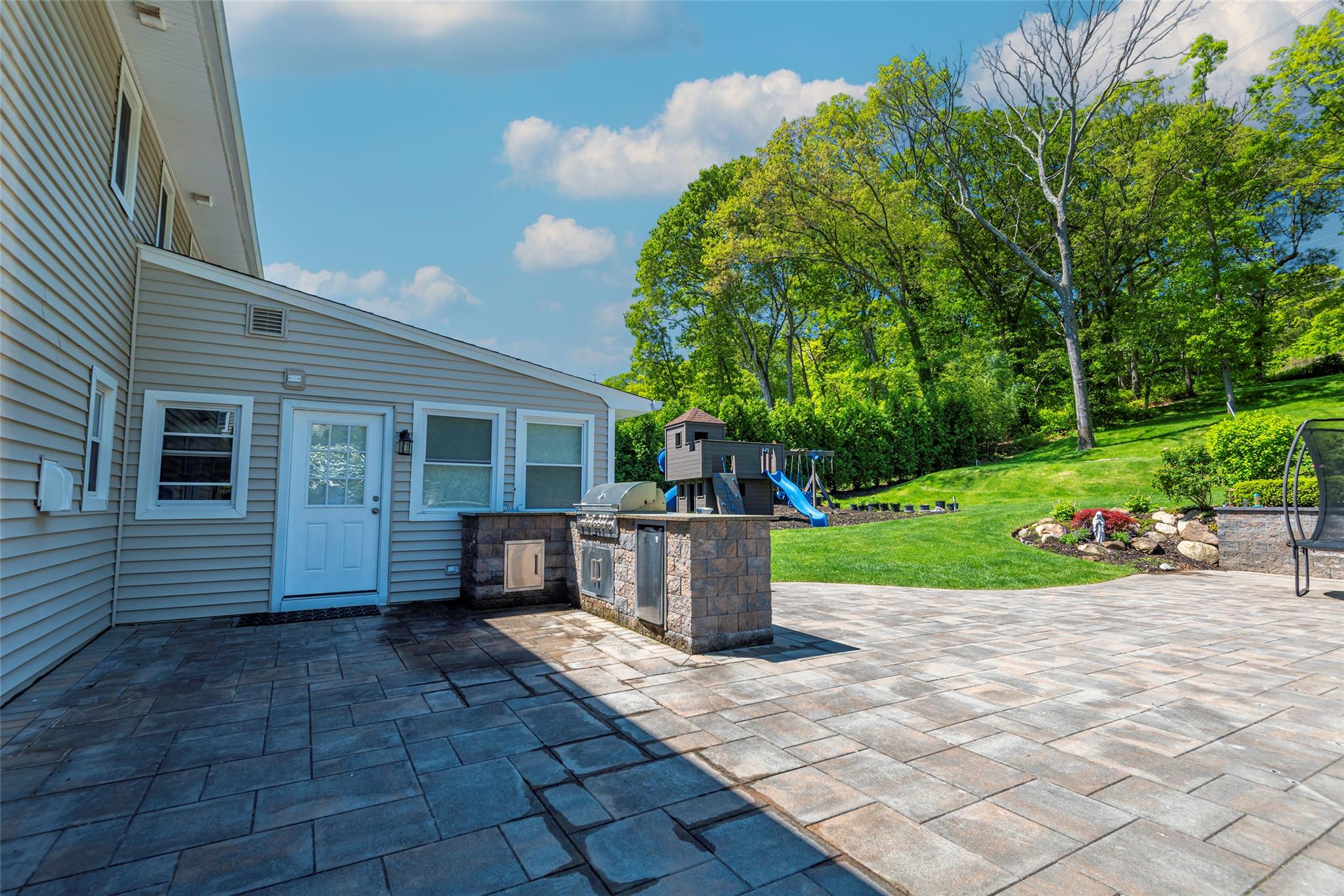 21 Grayon Drive, Dix Hills, New York image 6