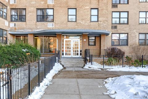 Photo of 1966 Newbold Avenue #1109, Bronx, NY 10472 (MLS # 930866)