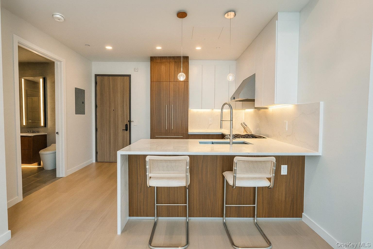 35-32 Leavitt St PH H